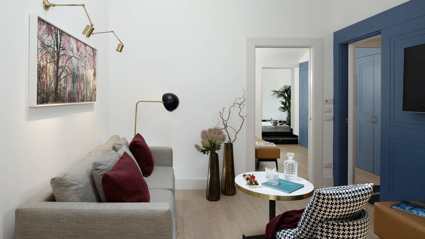 Mansion-Suite-SPA-livingroom